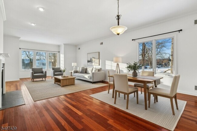 Building Photo - 282 South St