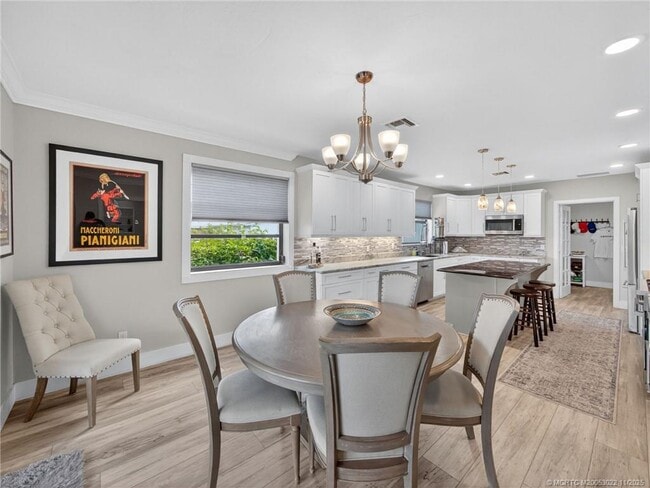 Building Photo - 724 NW Spruce Ridge Dr