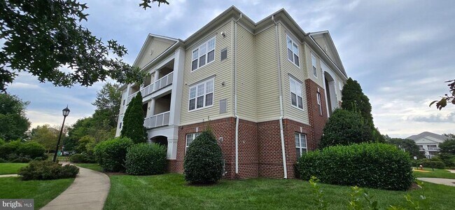 Building Photo - 42496 Mayflower Terrace