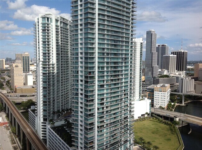 Building Photo - 690 SW 1st Ct