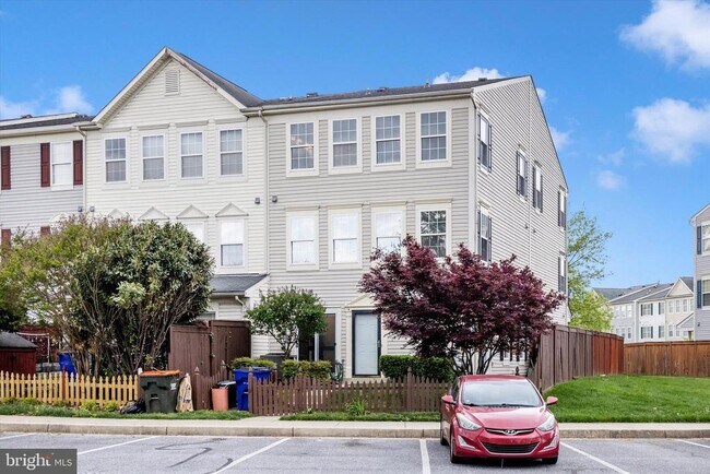 Building Photo - 4960 Clarendon Terrace