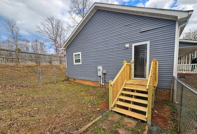 Building Photo - TR House