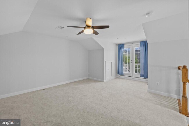 Building Photo - 271 Murtha St
