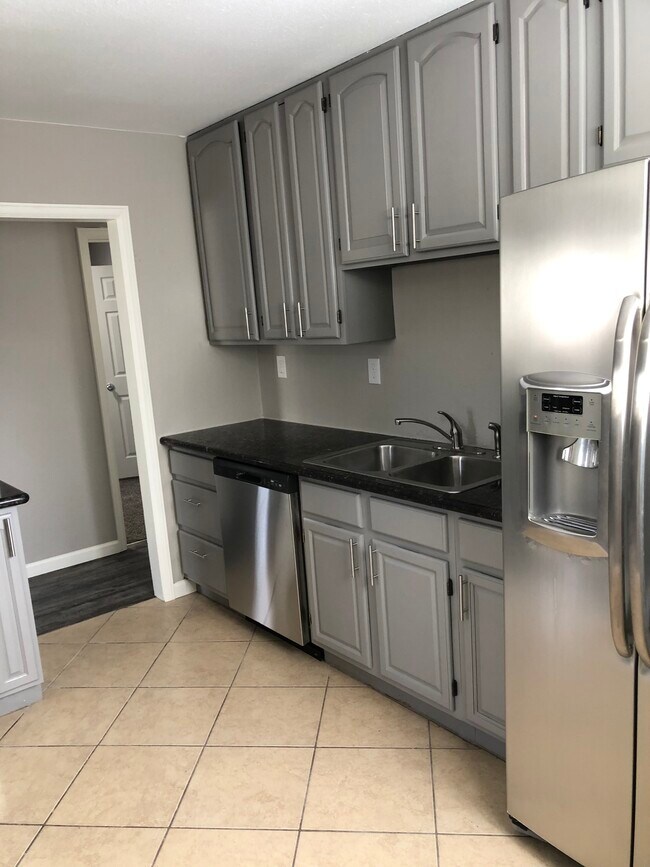 Building Photo - 911 Zion St