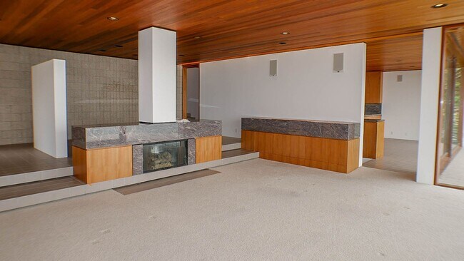 Building Photo - La Playa living with stunning city, ocean ...