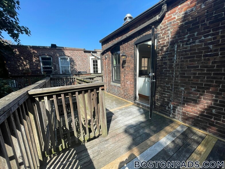 Building Photo - 151 Highland St