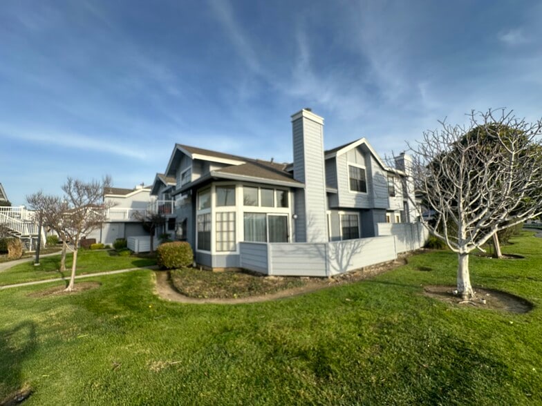 Building Photo - 2017 Vista del Mar