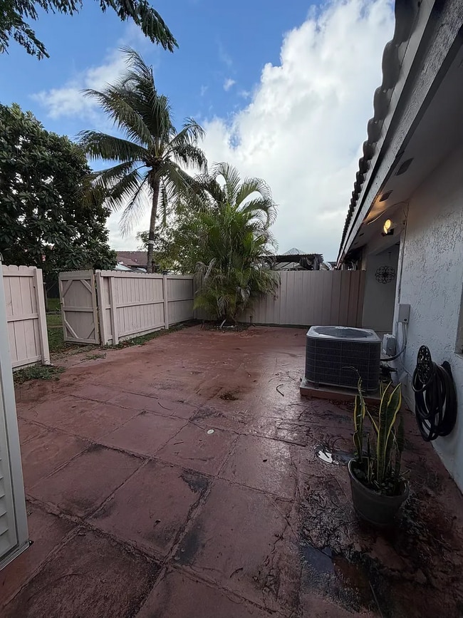 Building Photo - 4670 SW 143rd Ave