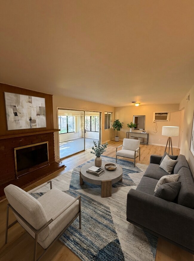 Building Photo - Beautiful 4 Bedroom, 2 Bathroom, Sylmar Home! Ready for Move-In!