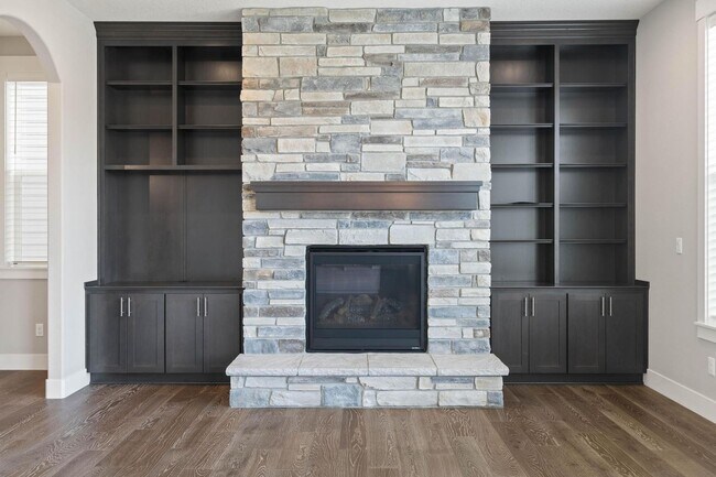 Building Photo - Gorgeous 5-bdrm/4.5-bath home in North Bet...