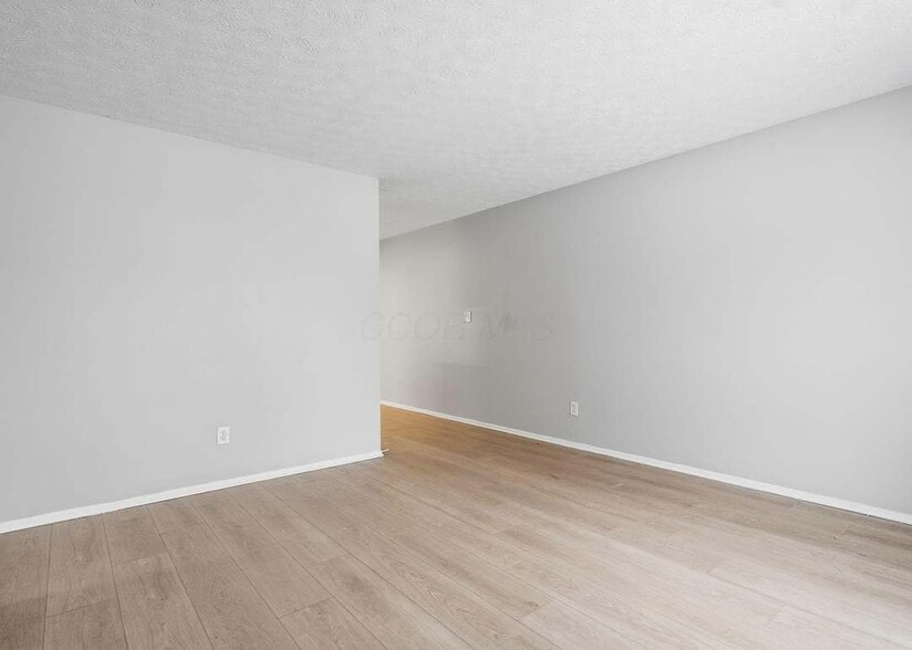 Building Photo - 2526 Queenswood Dr