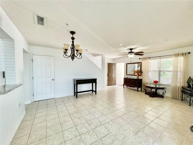 Building Photo - Beautiful 3BR/2.5BA Corner Townhome in Hai...