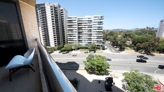 Building Photo - 10430 Wilshire Blvd