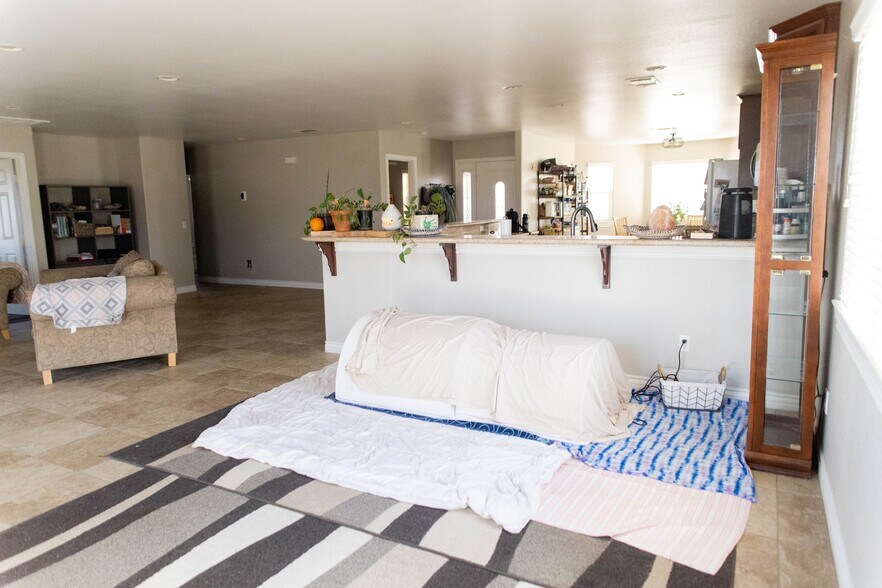 Building Photo - 12072 Pacific Rd