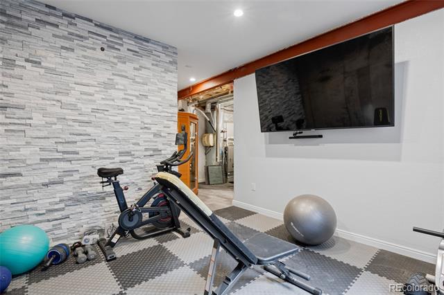 Building Photo - 6263 Vacquero Cir