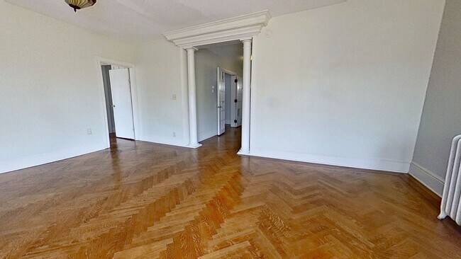 Building Photo - Spacious 1 Bedroom Apartment