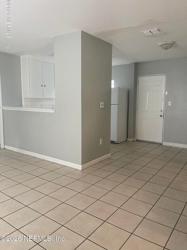 Building Photo - 5467 Windermere Dr