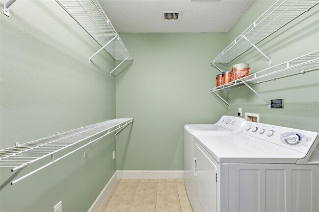 Building Photo - 100 S Eola Dr