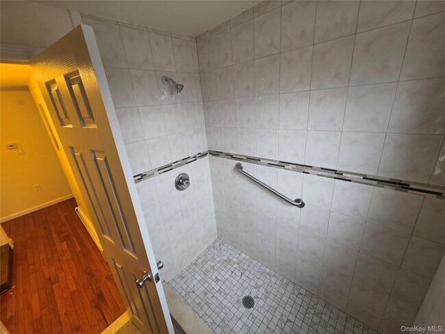 Building Photo - 28 Hasbrouck St