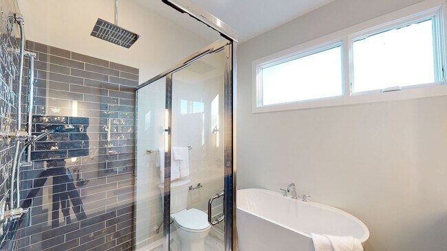 Building Photo - Modern Townhome with Roof Terrace in Dilworth Neighborhood Charlotte NC