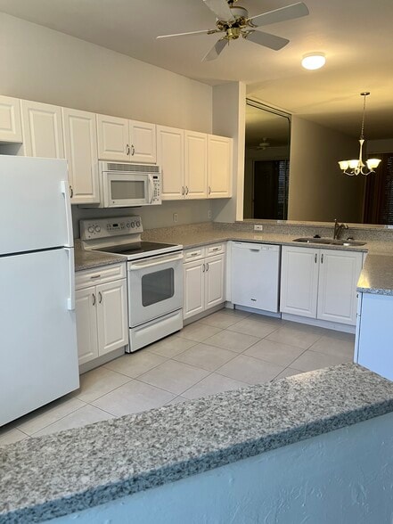 Building Photo - 655 Luisa Ln