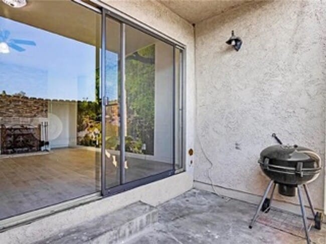 Building Photo - 764 N Glendora Ave