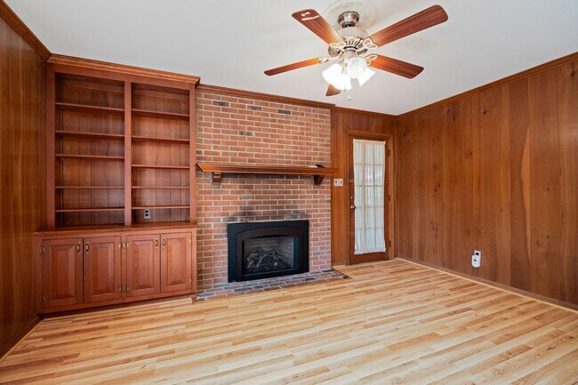 Building Photo - 2401 Scarsborough Dr