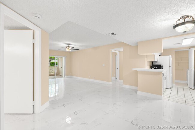 Building Photo - 9855 Westview Dr