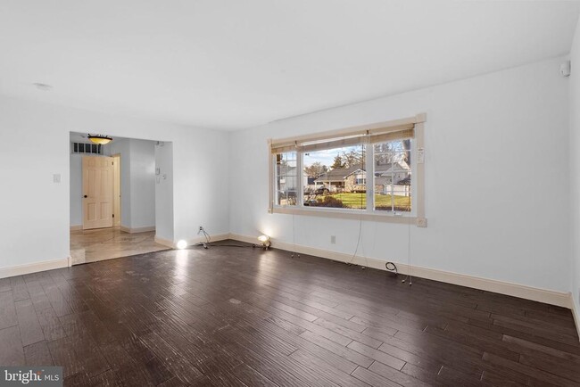 Building Photo - 410 Barby Ln