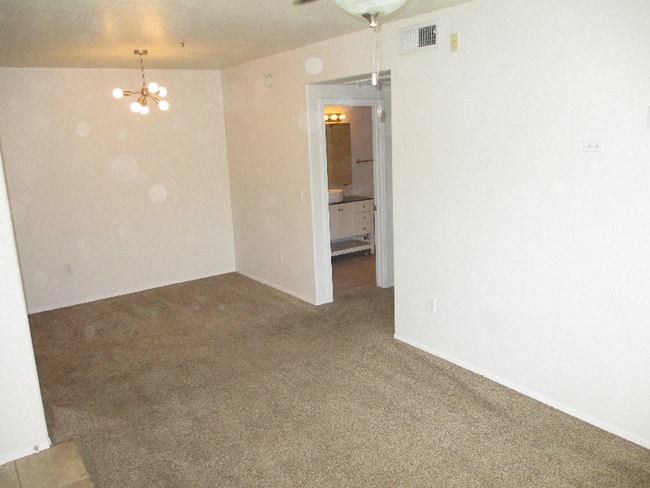 Building Photo - 1825 W Ray Rd