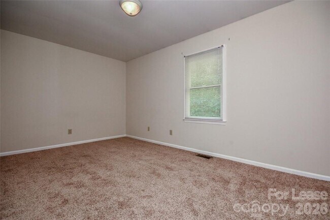 Building Photo - 7730 Deer Track Dr