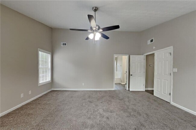 Building Photo - 1294 Log Cabin Ln SE
