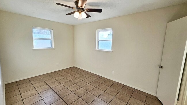 Building Photo - Charming 3-Bedroom Home in the Moore School District