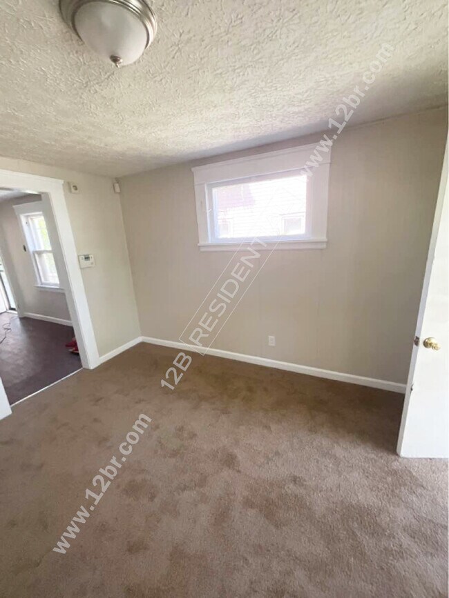 Building Photo - 4-Bedroom Home in Miles Home Neighborhood
