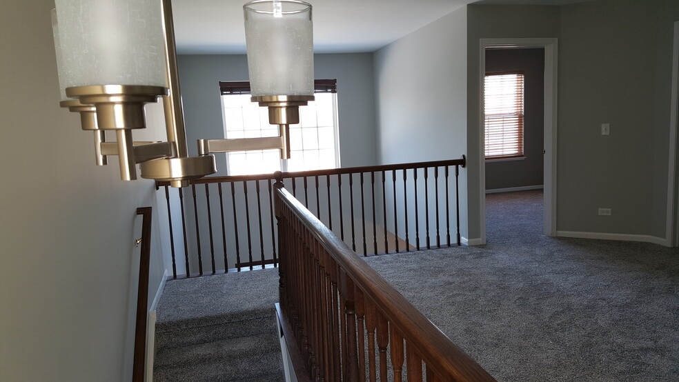 Building Photo - 558 Gunnison Ct