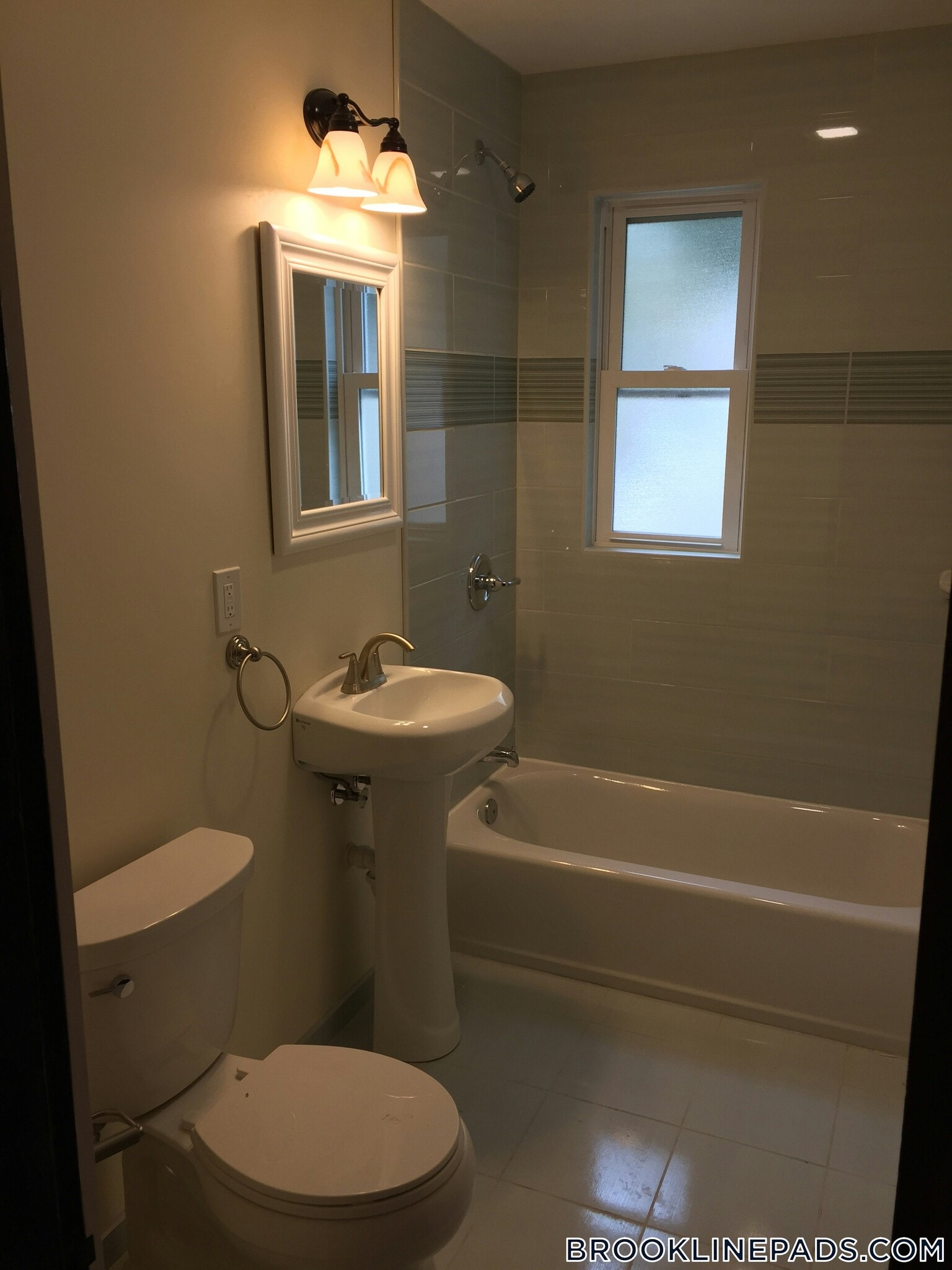 Building Photo - 5 Smythe St