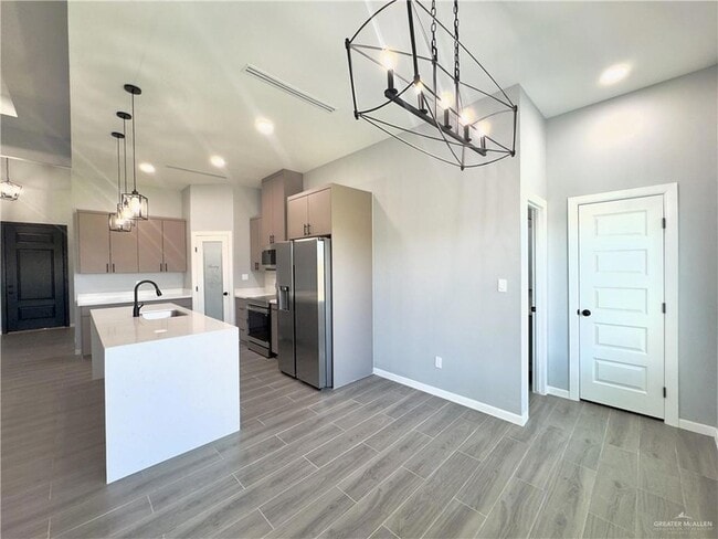 Building Photo - 905 Durango Dr