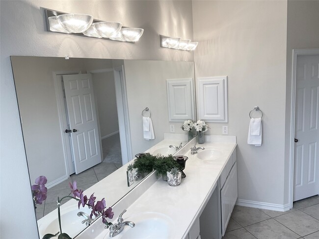 Building Photo - 6 Dragon Hill Pl