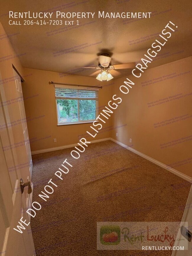 Building Photo - 12721 NE 129th Ct