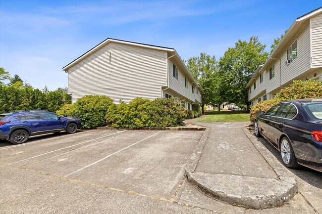 Building Photo - 2 Bedroom Townhouse
