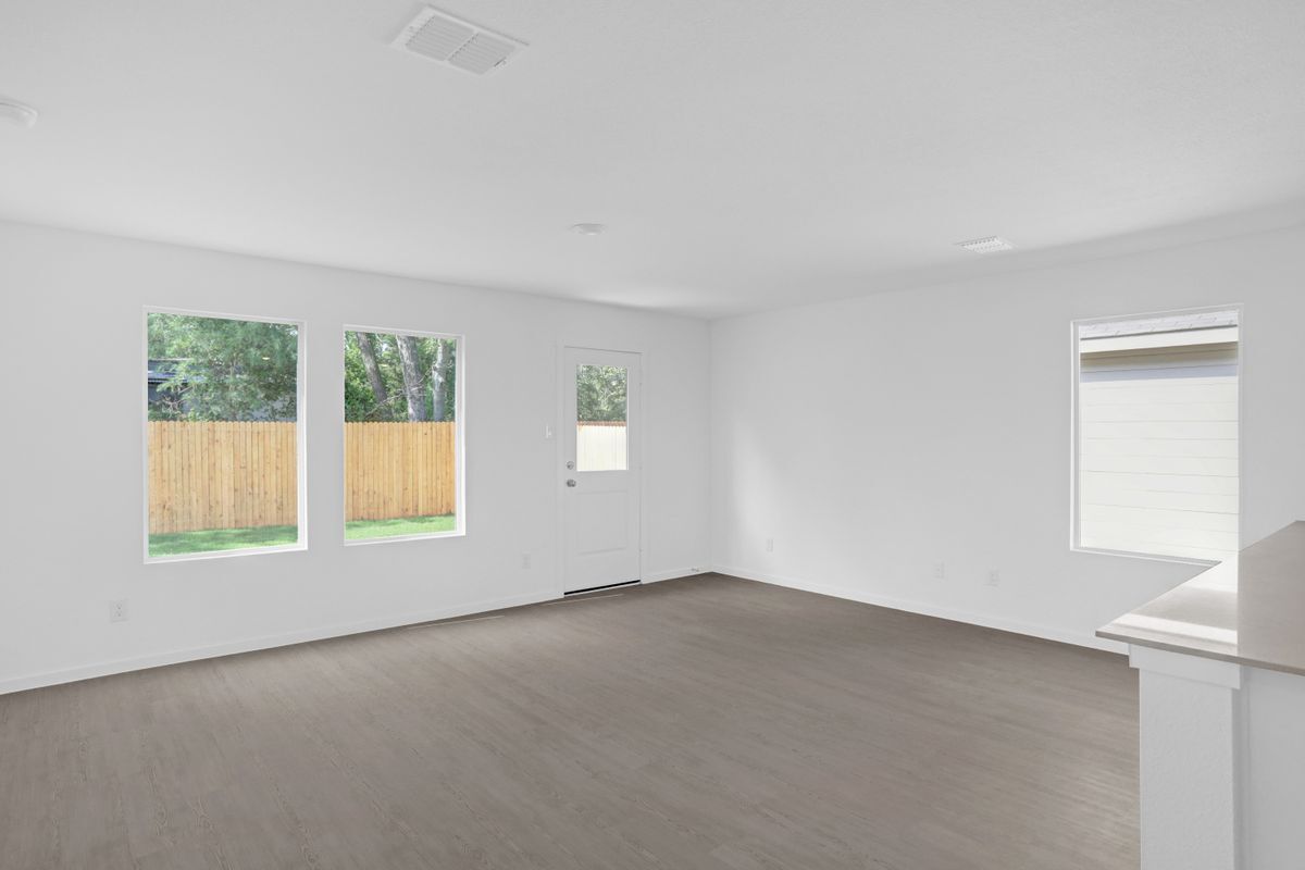 Building Photo - 1025 MacNab Dr