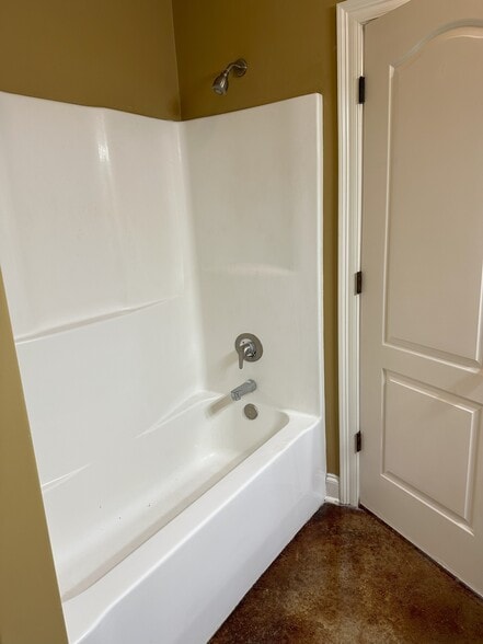 Building Photo - 111 Village Square Dr