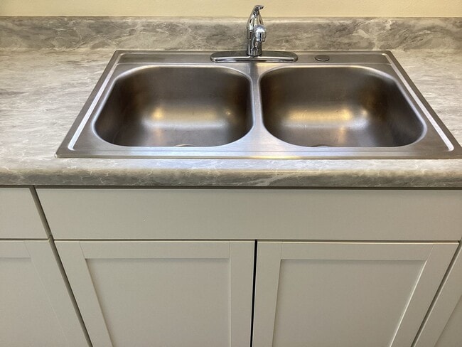 Building Photo - 1414 W Vassar Ave