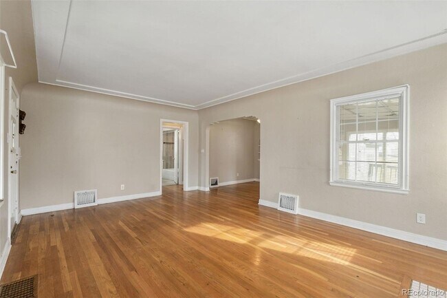 Building Photo - 1321 E Monument St