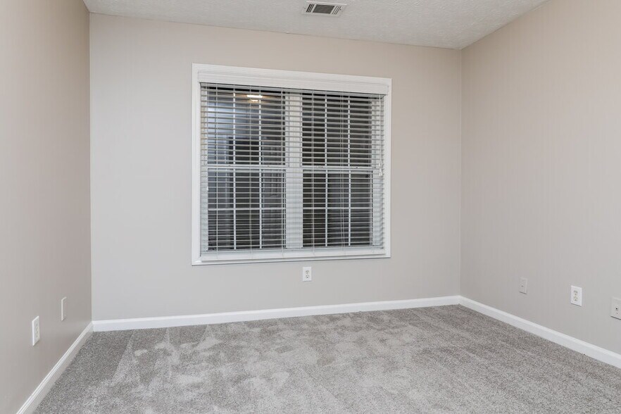 Building Photo - 655 Simon Ive Dr