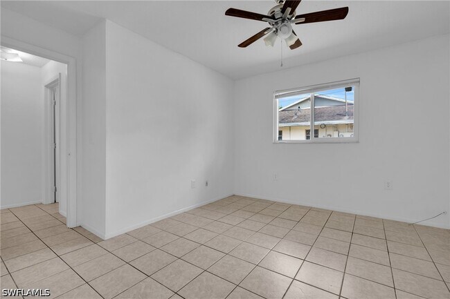 Building Photo - 421 SE 24th Ave