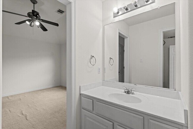 Building Photo - 2304 Village View Loop