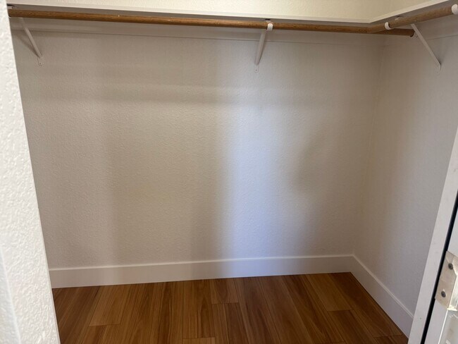 Building Photo - 2776 Woodmont Dr