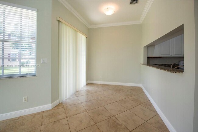 Building Photo - 3371 Lakeside Dr