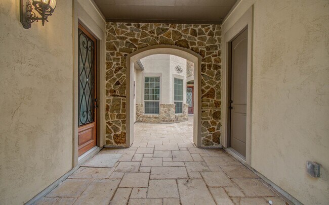 Building Photo - 5711 Avon Landing Ln